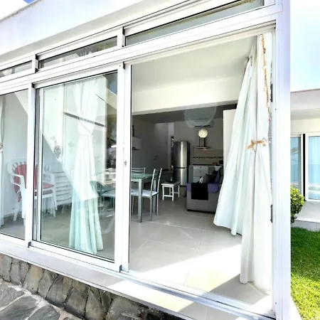 Apartment Cozy One Bedroom With Sea View, Pool, Wifi, Ac,