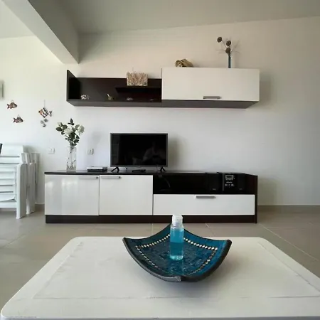 Apartment Cozy One Bedroom With Sea View, Pool, Wifi, Ac, *