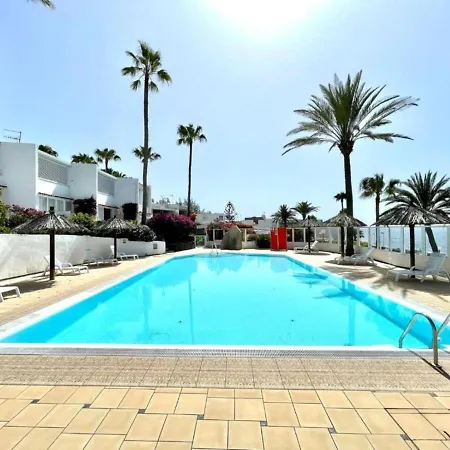 Cozy One Bedroom With Sea View, Pool, Wifi, Ac, Apartment