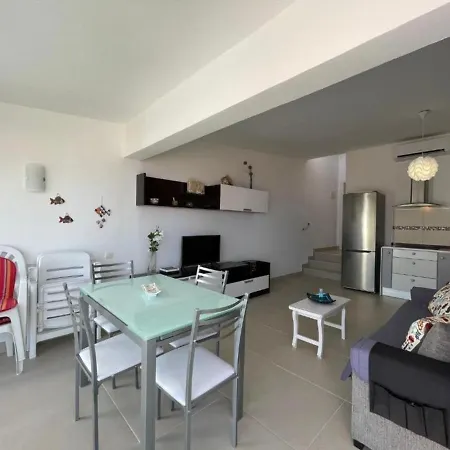 Cozy One Bedroom With Sea View, Pool, Wifi, Ac, Apartment *